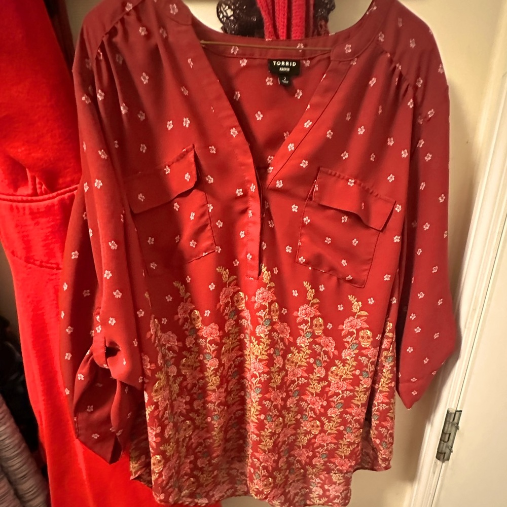 new w/o tag Torrid size 2 blouse